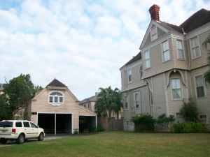 Carriage House in Uptown
